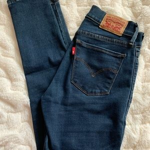Levi’s 710 Super Skinny 25